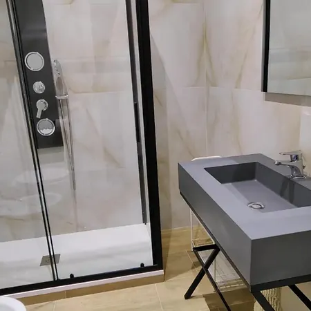 Alojamento de Acomodação e Pequeno-almoço Gregorio Vii 4*